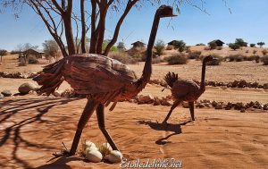 Sculpture de la faune habituelle en Nambie