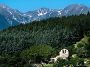 Une jolie petite église, et la vue sur le Canigou depuis un virage... Un panorama de majesté tout en paix et douceur.