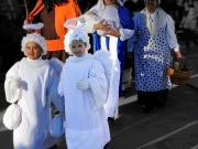 Les anges ouvrent le cortège
