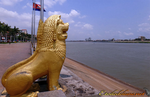 Phnom Penh au bord du fleuve MEKONG (5)