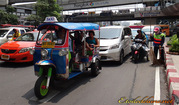IMAGE_Thailande_ tuktuk_taxis_trafic