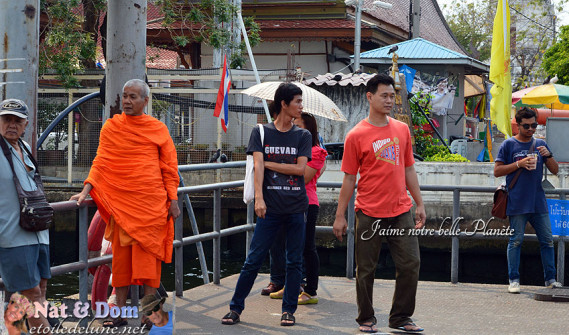 2013_03-thailande-moines-du-21e-siecle-3