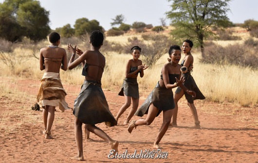 namibie-peuple-san-jeunes-filles-6