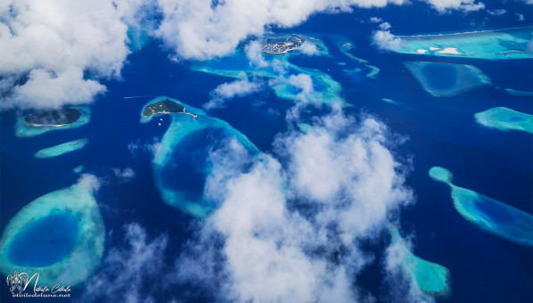 Survol des Maldives, le plein de bleu, avant le ... "confinement"...