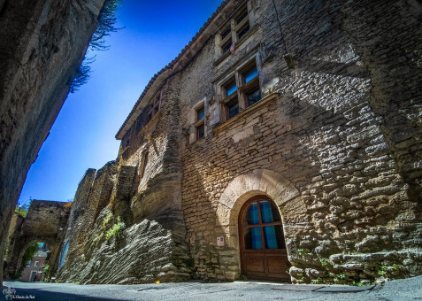 Les maisons du Luberon épousent la pierre