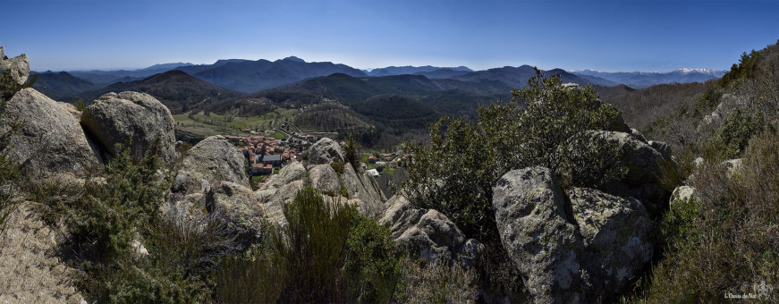 A gauche l'Espagne, à droite le Canigou, la montagne sacrée des Catalans