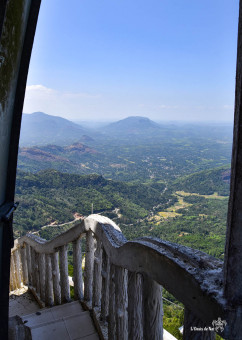 Tour Ambuluwawa, depuis ses escaliers extérieurs