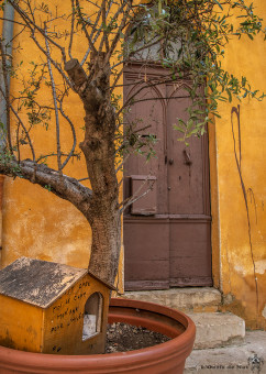 La maison du chat sur le parvis de la Chapelle de la rue de l'Oratoire