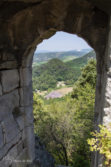 Panorama au travers d'une fenêtre de château
