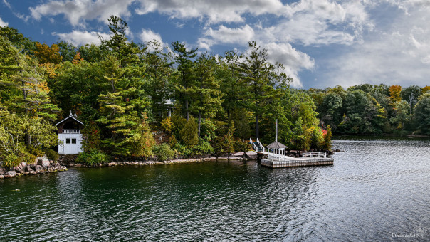 Ponton romantique au bord du lac Ontario