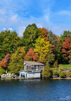 "Ma cabane au Canada", en équilibre au-dessus du lac...