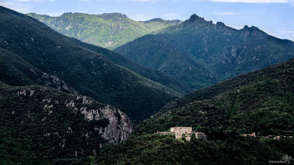 Ombres et lumières sur Fort-les-Bains, les Gorges du Mondony et le Roc de France