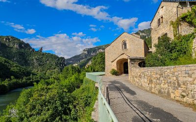 Village au cœur des gorges du Tarn : Les Vignes en Lozère, petit coin caché d’Occitanie