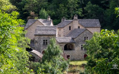 Château La Caze et hameaux pittoresques des Gorges du Tarn : Hauterives, La Croze, Pougnadoire (Occitanie-Lozère)